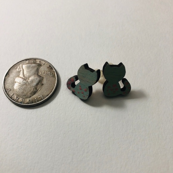 ⭐️Handmade⭐️ Laser Cut Kitty Earrings - Picture 6 of 7